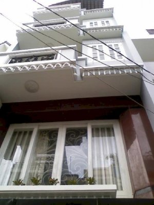 Nhà mới 3 lầu ST, 4 PN, 52 m2, Lý Thường Kiệt, Quận 10, Giá sốc 6,7 tỷ.